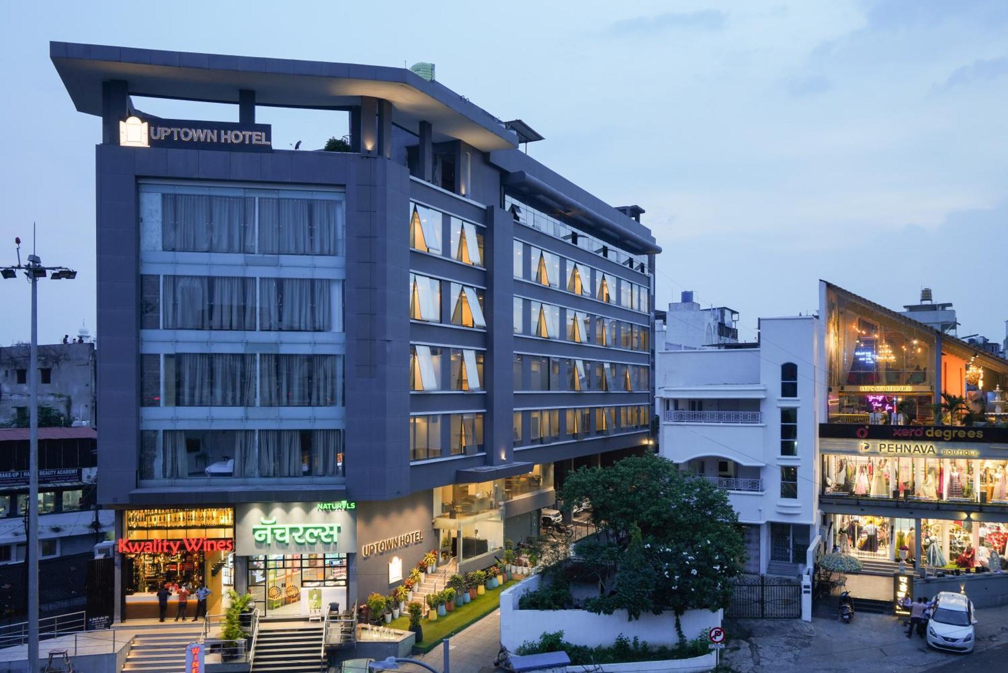Uptown Hotel นาคปุระ ภายนอก รูปภาพ